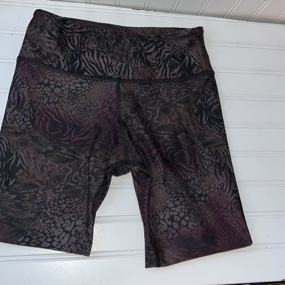 becco cropped burgundy black swirl patterned active sport leggings size small - Picture 2 of 4